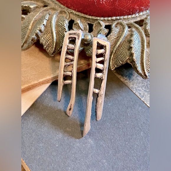 Vintage Sterling Silver Modernist/ Brutalist Style Pierced Ear Ladder Earrings. - Picture 9 of 9